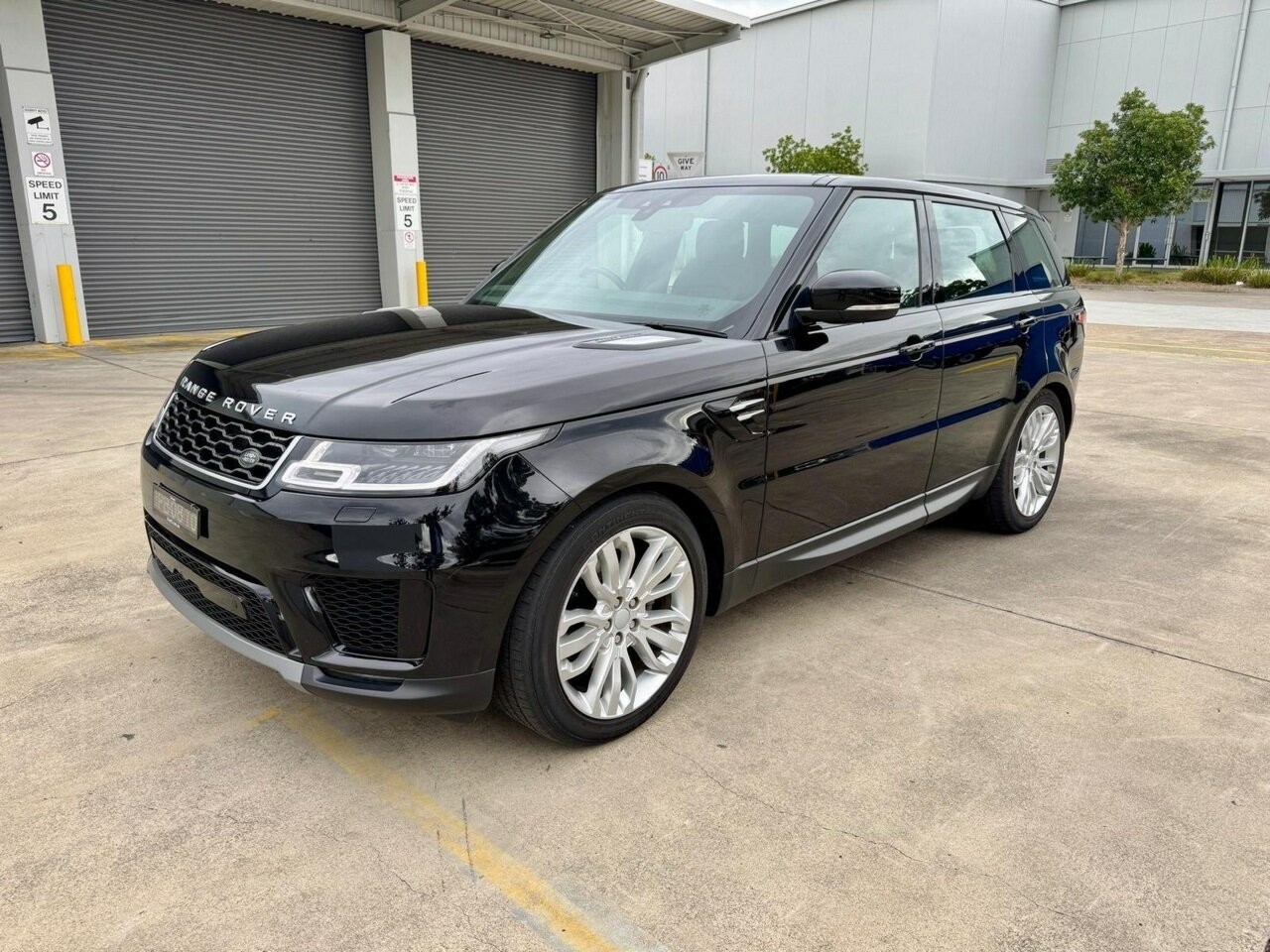 Land Rover Range Rover Sport image 2
