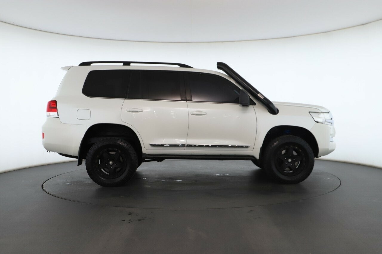 Toyota Landcruiser image 3