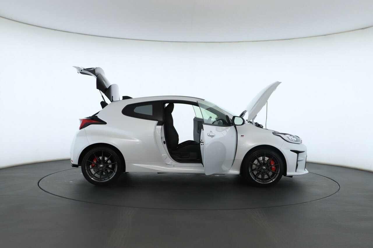 Toyota Yaris image 2