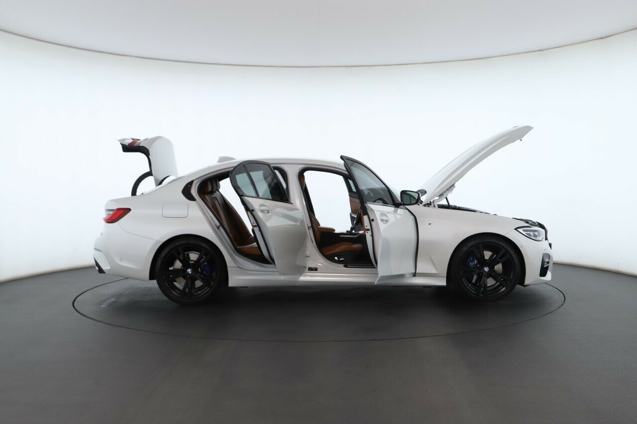 BMW 3 Series image 2