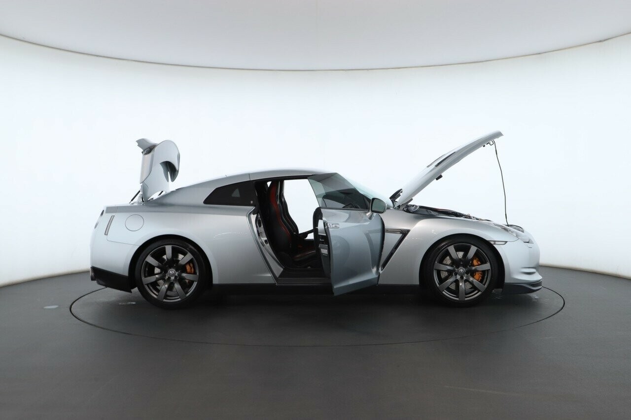 Nissan Gt-r image 2