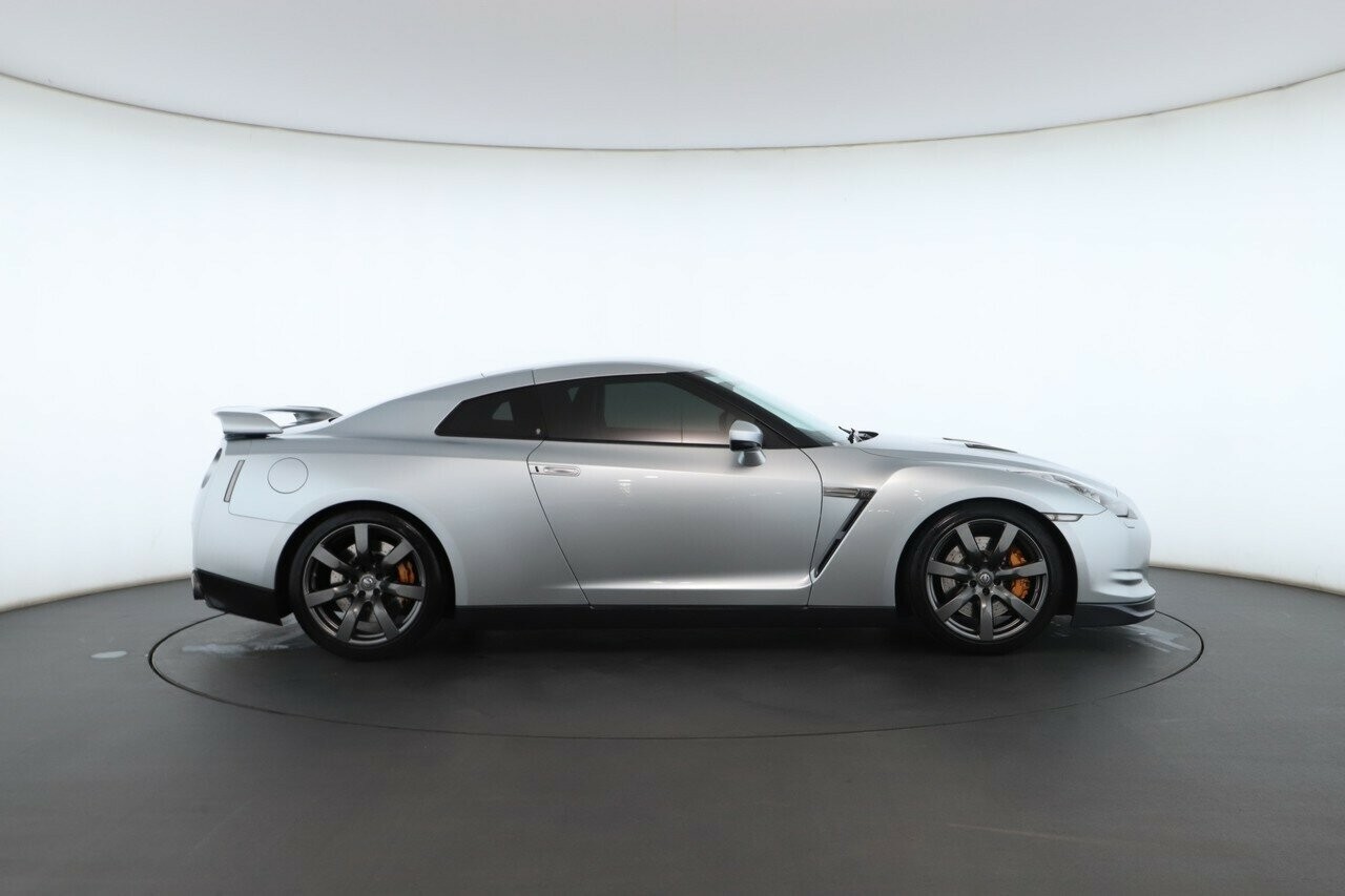 Nissan Gt-r image 3