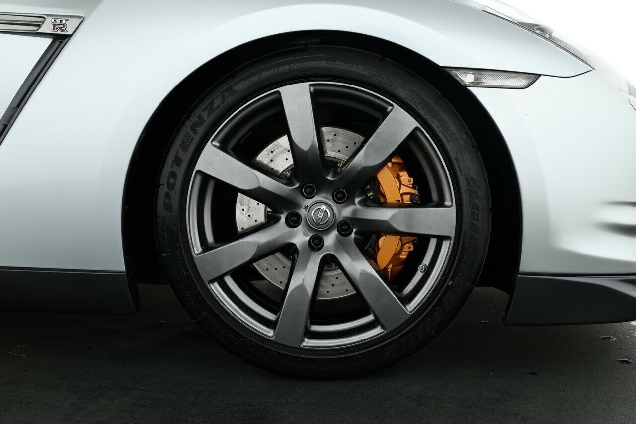 Nissan Gt-r image 4