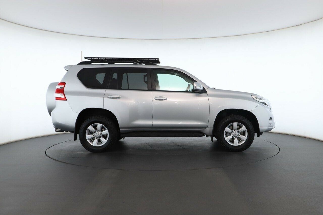 Toyota Landcruiser Prado image 3