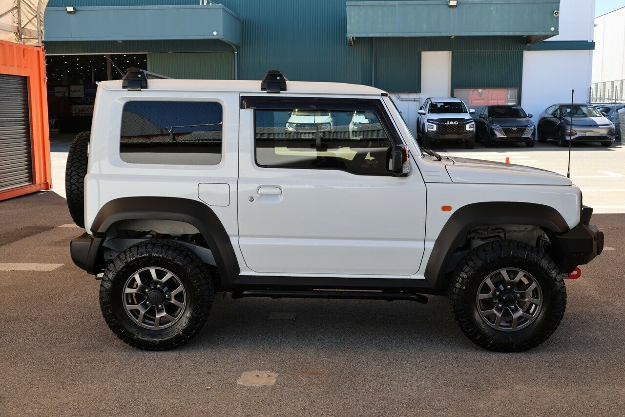Suzuki Jimny image 2
