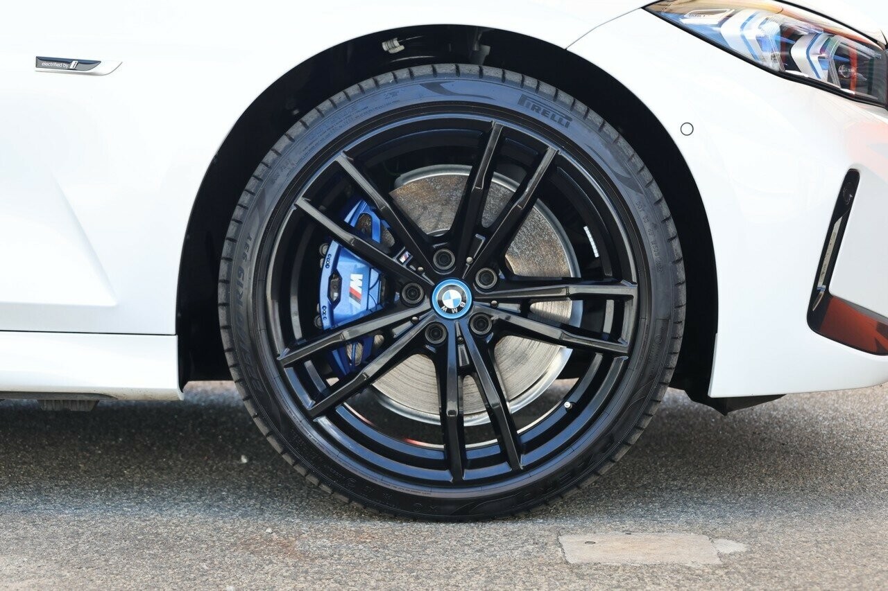 BMW 3 Series image 2