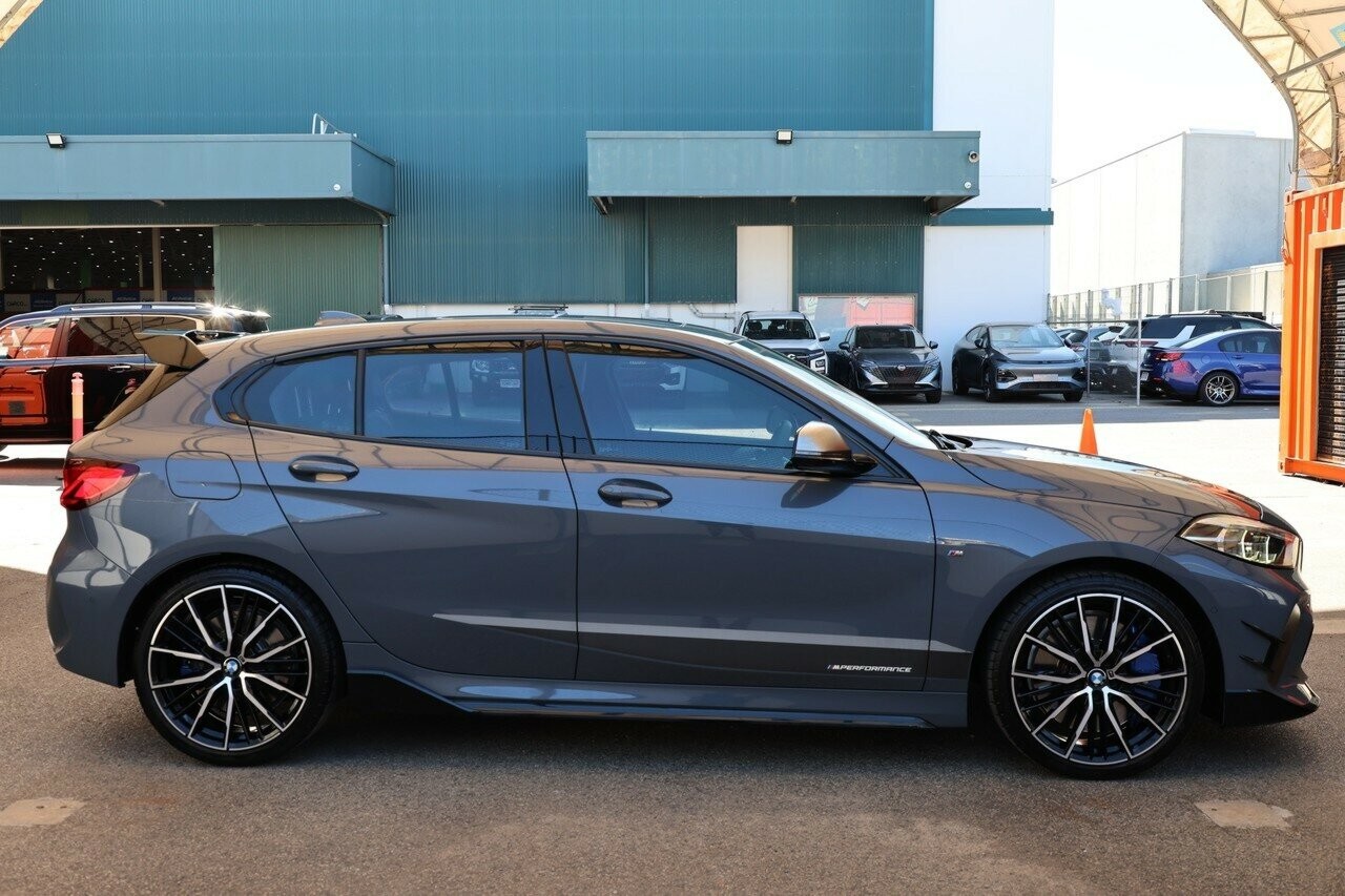 BMW 1 Series image 2