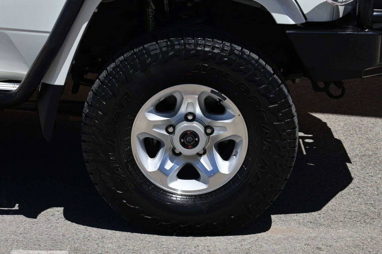 Toyota Landcruiser image 2