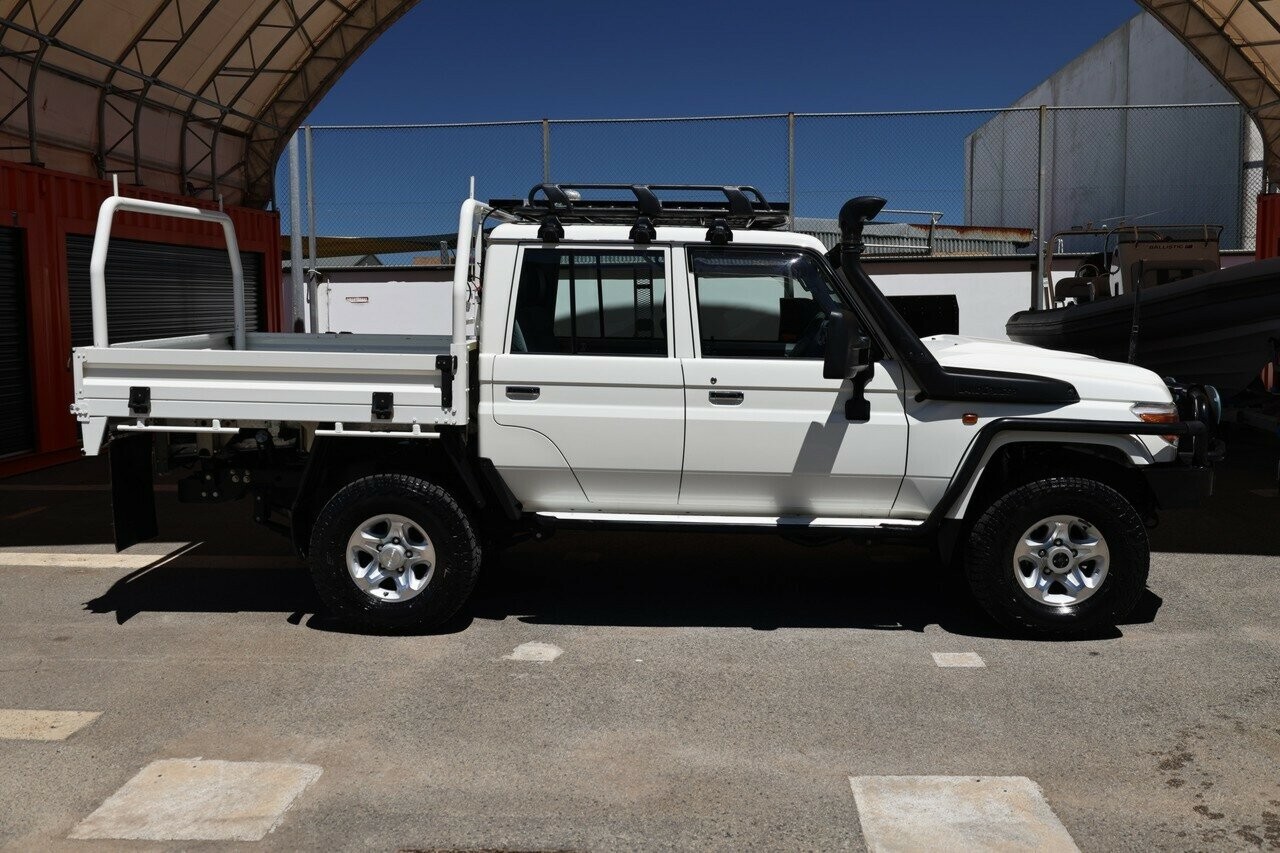 Toyota Landcruiser image 3