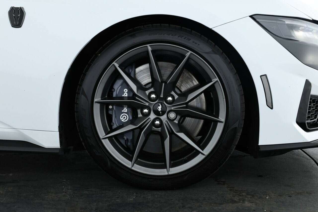 Ford Mustang image 4