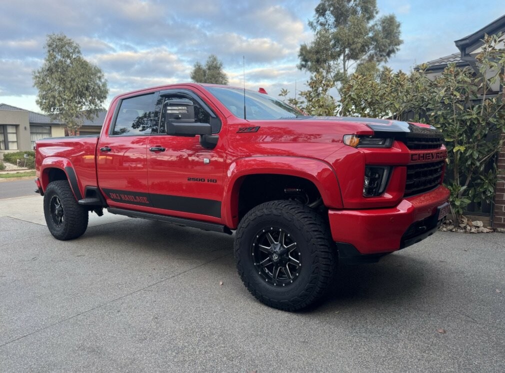 Chevrolet Silverado image 2