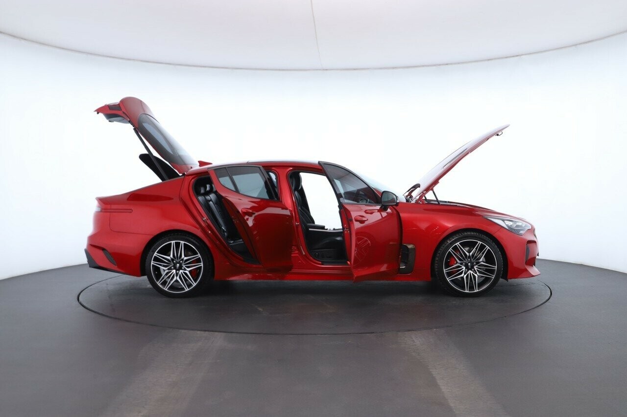 Kia Stinger image 2