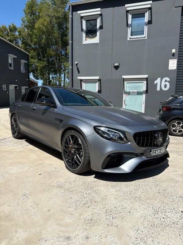 Mercedes Benz E-class image 2