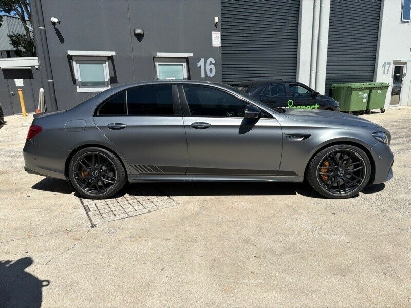 Mercedes Benz E-class image 4