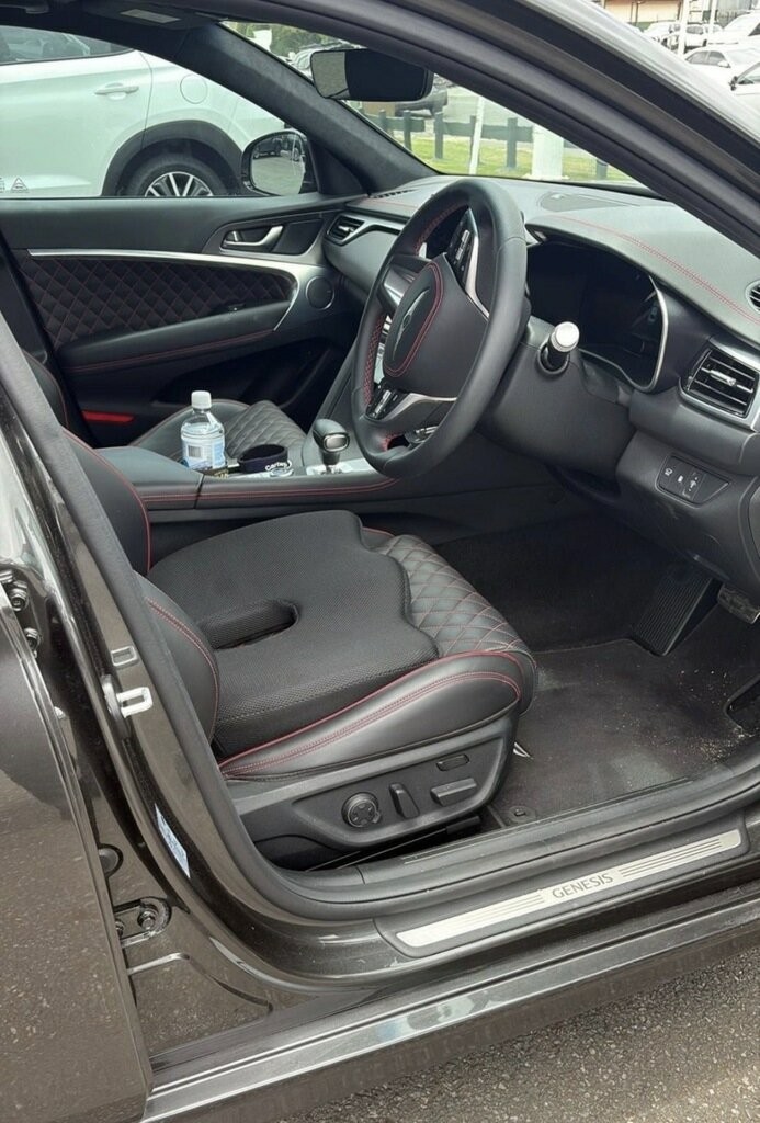 Genesis G70 image 4