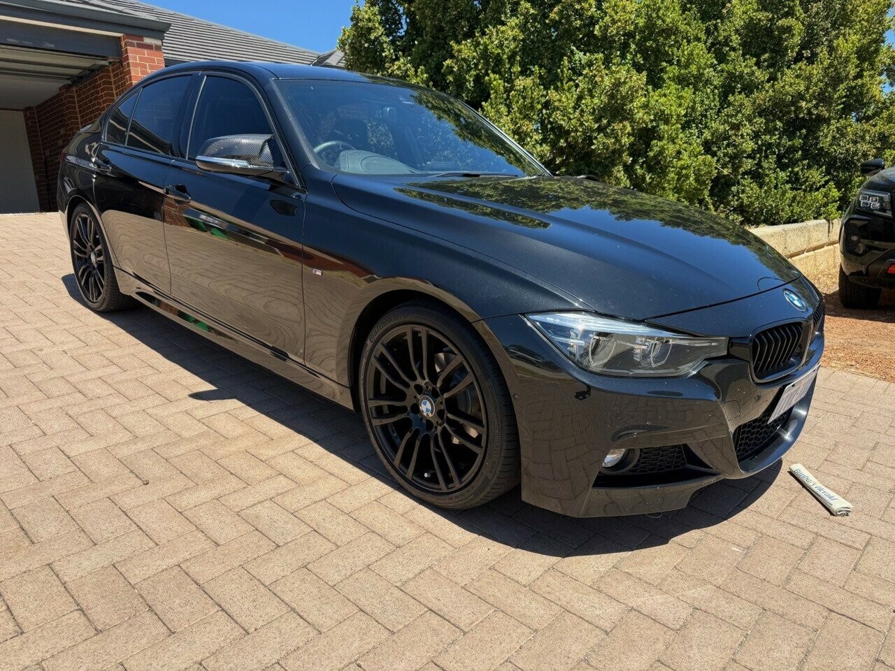 BMW 3 Series image 1