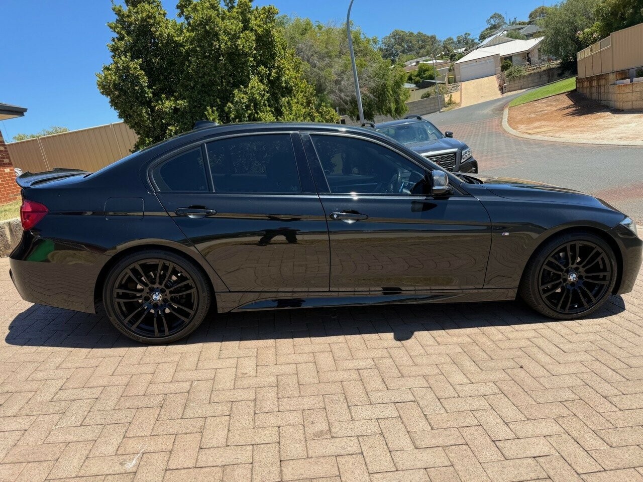 BMW 3 Series image 3