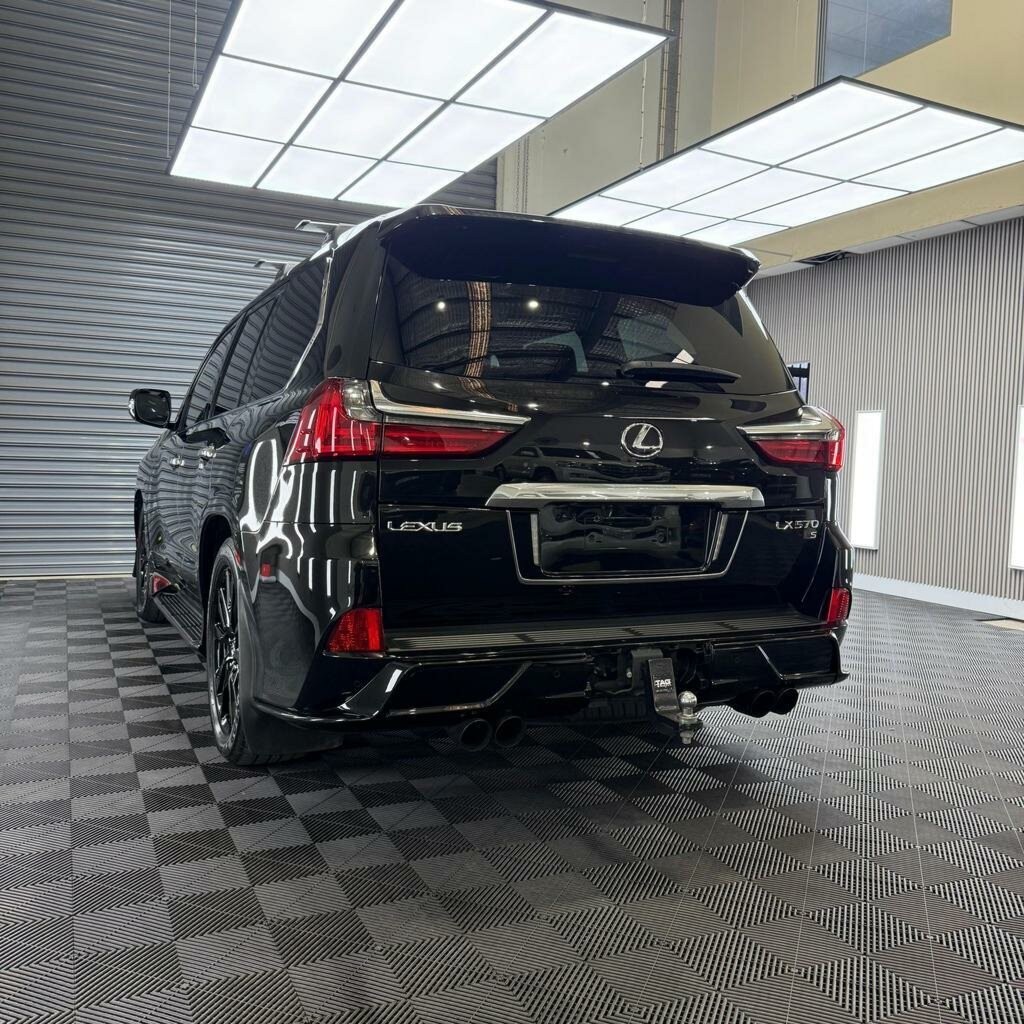 Lexus Lx image 3