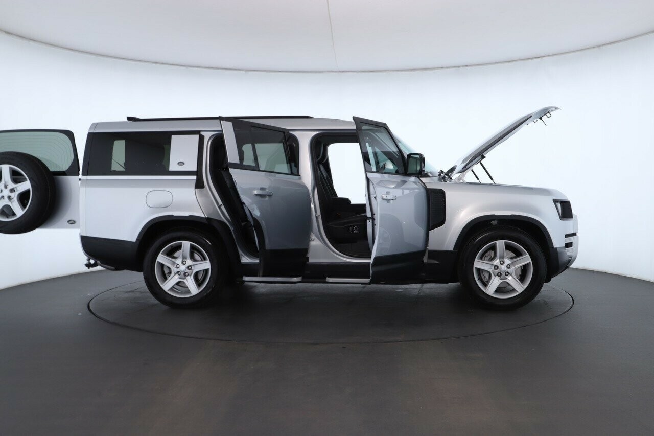 Land Rover Defender image 2