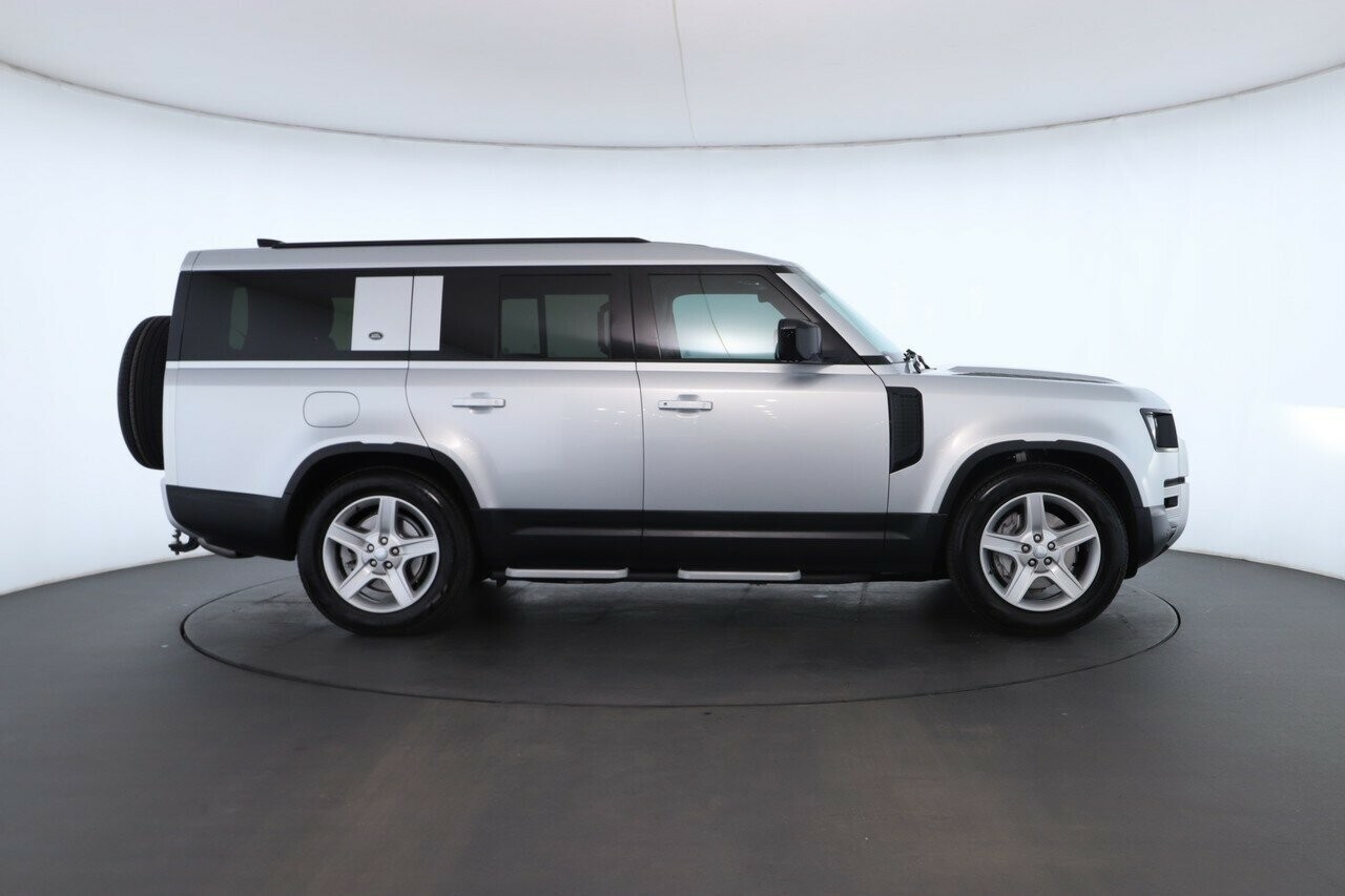 Land Rover Defender image 3