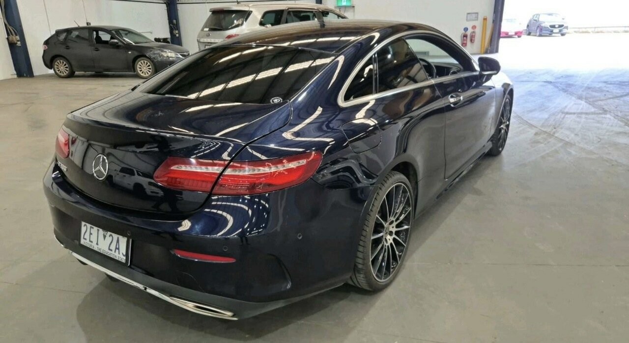 Mercedes Benz E-class image 2