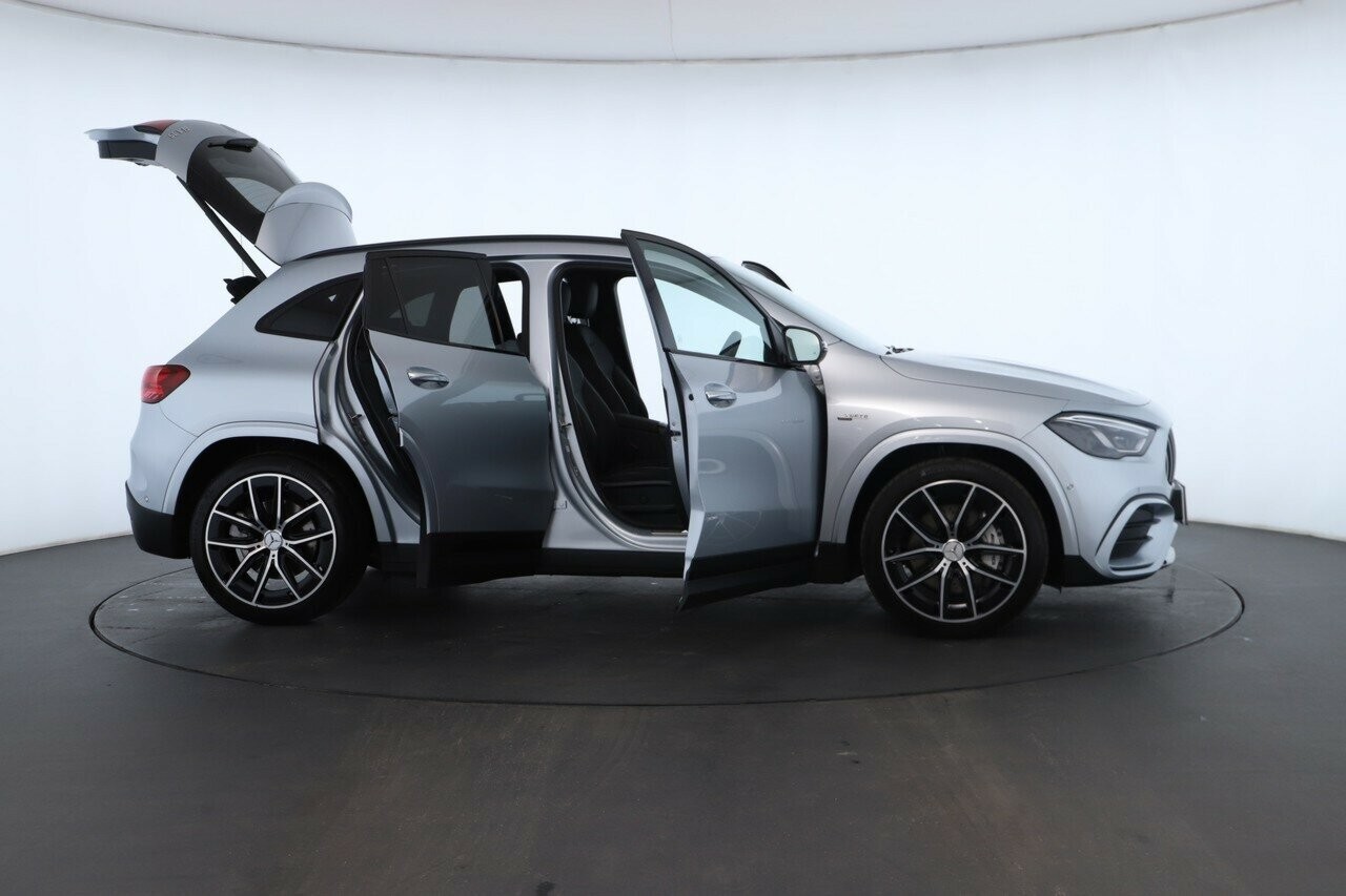 Mercedes Benz Gla-class image 2