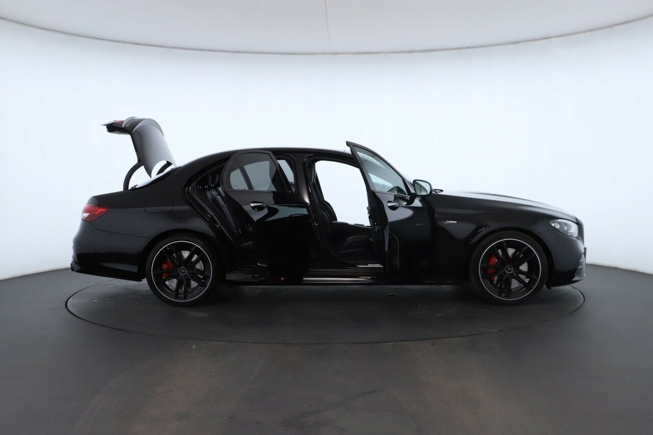 Mercedes Benz E-class image 2