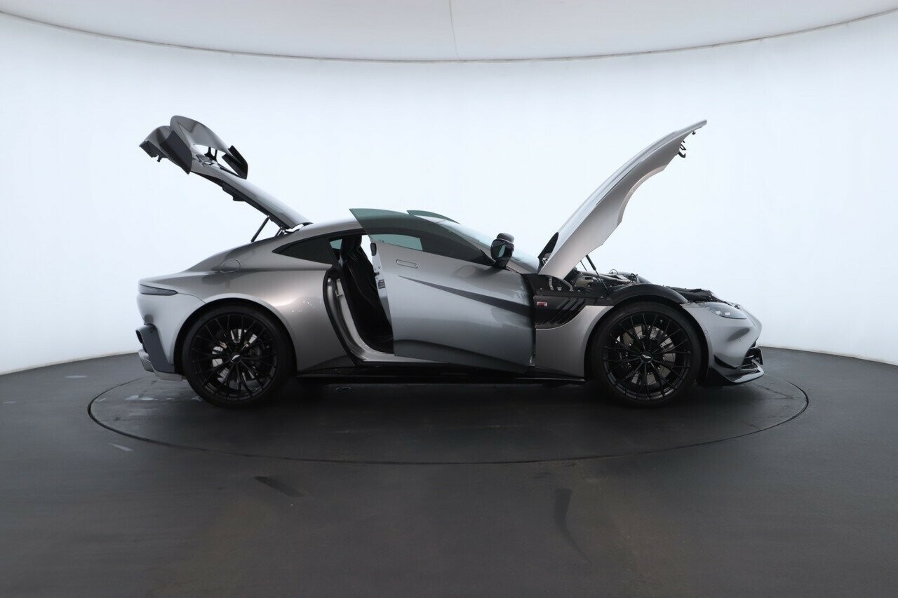 Aston Martin Vantage image 2