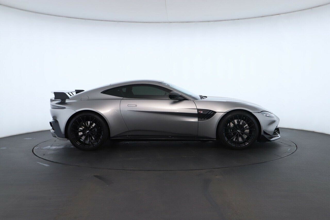 Aston Martin Vantage image 3