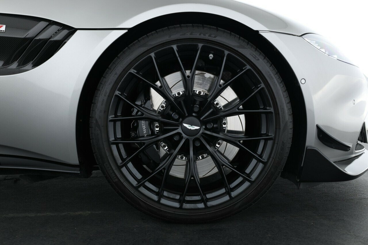 Aston Martin Vantage image 4