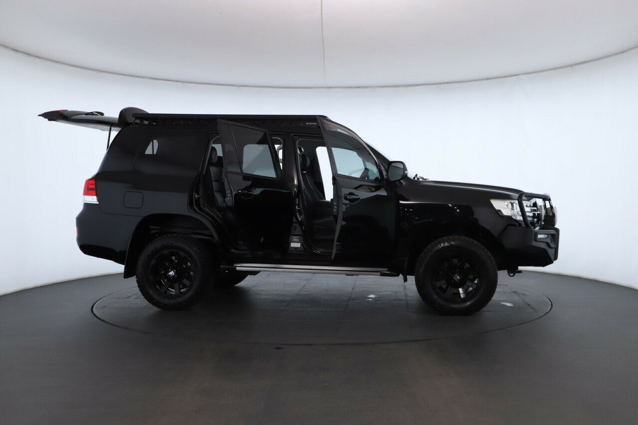 Toyota Landcruiser image 2