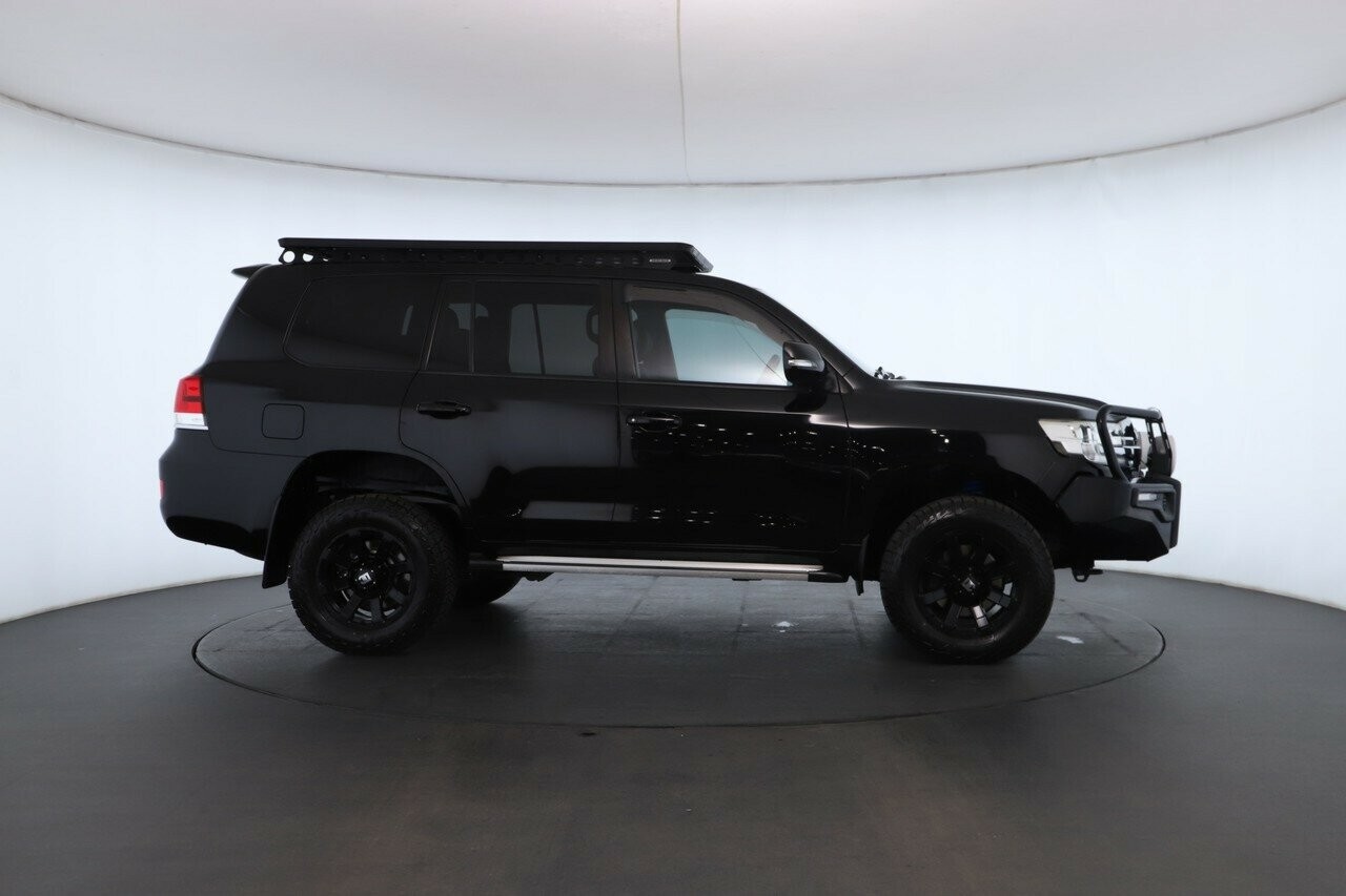 Toyota Landcruiser image 3