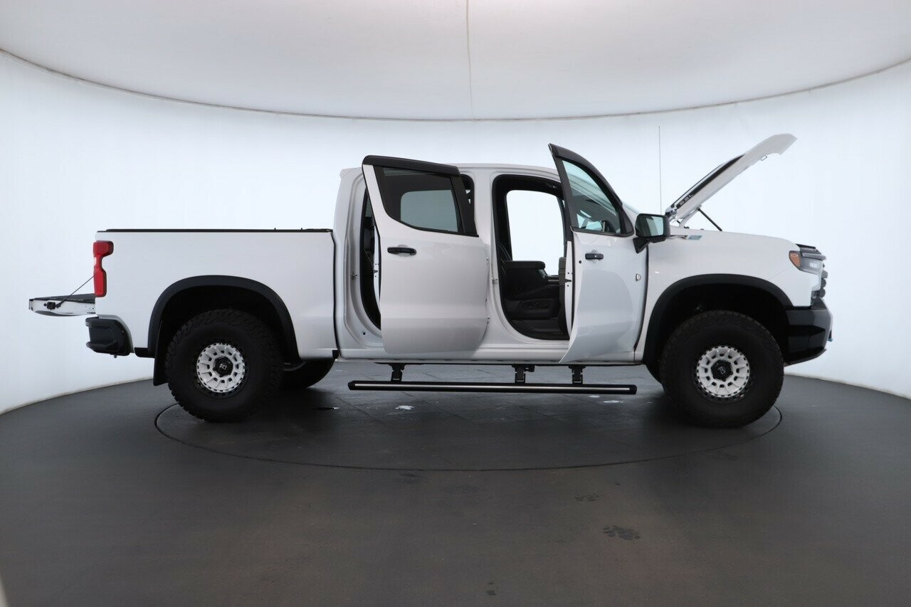 Chevrolet Silverado image 2