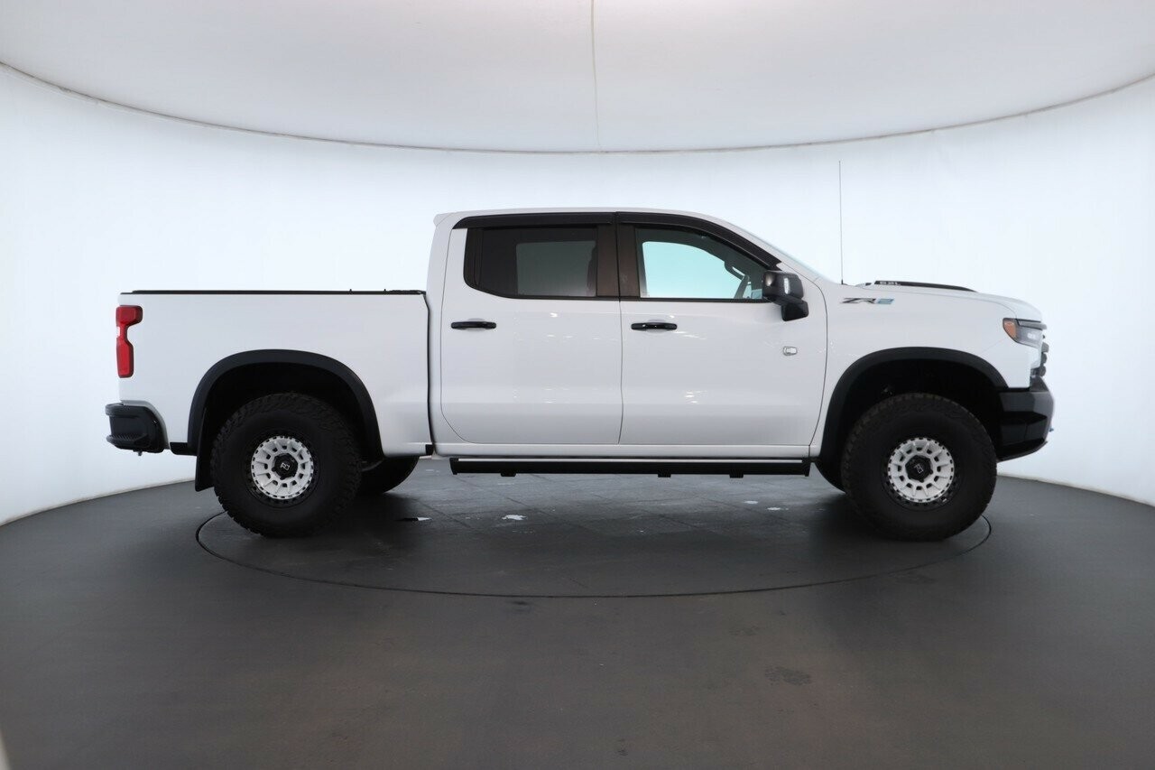 Chevrolet Silverado image 3