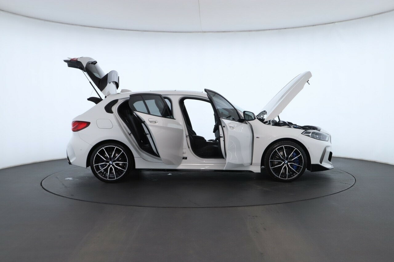 BMW 1 Series image 2