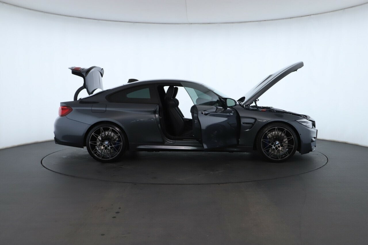 BMW M4 image 2