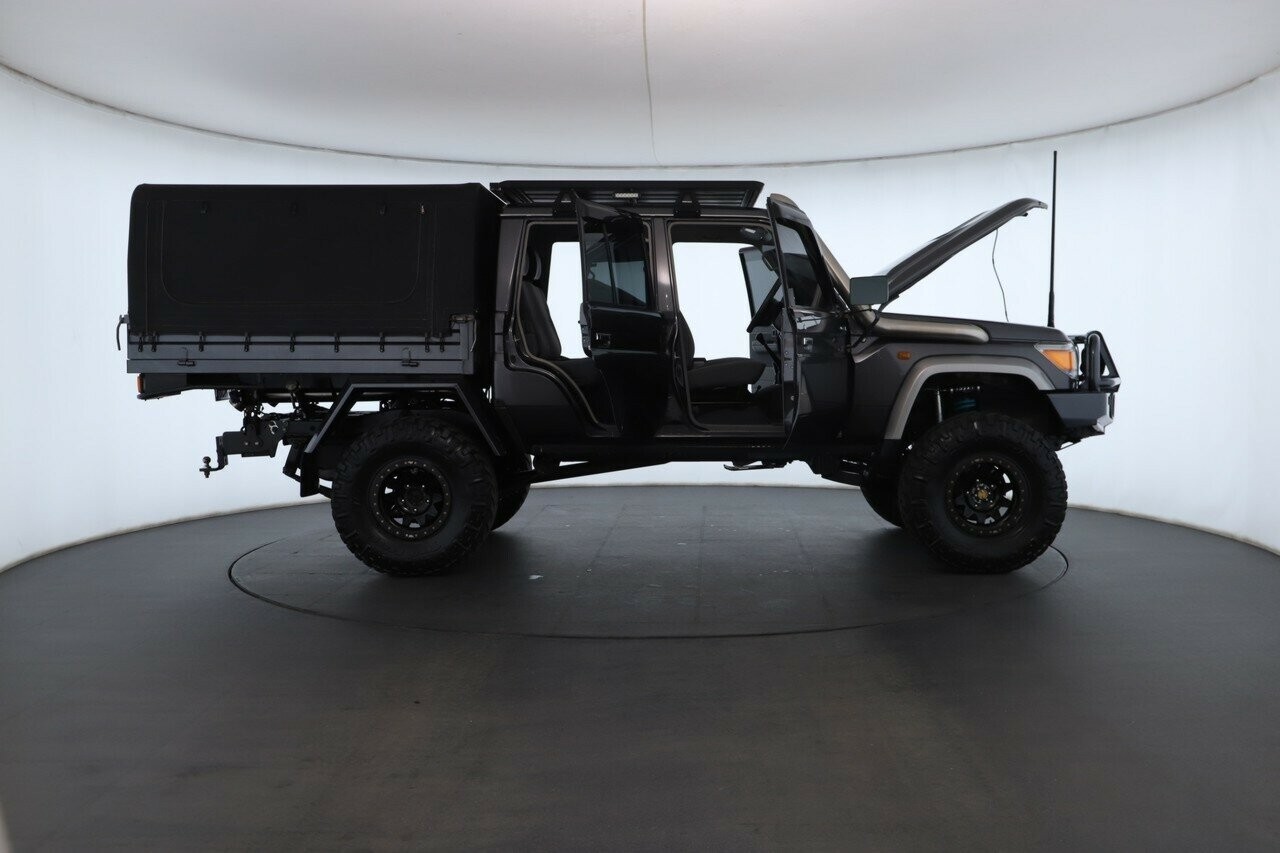 Toyota Landcruiser image 2