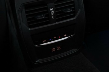 https://vehicle-cdn.autoleague.cloud/31025_61038645_37.jpg