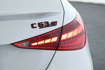 https://vehicle-cdn.autoleague.cloud/31025_61038659_18.jpg