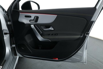 https://vehicle-cdn.autoleague.cloud/31025_61038680_18.jpg