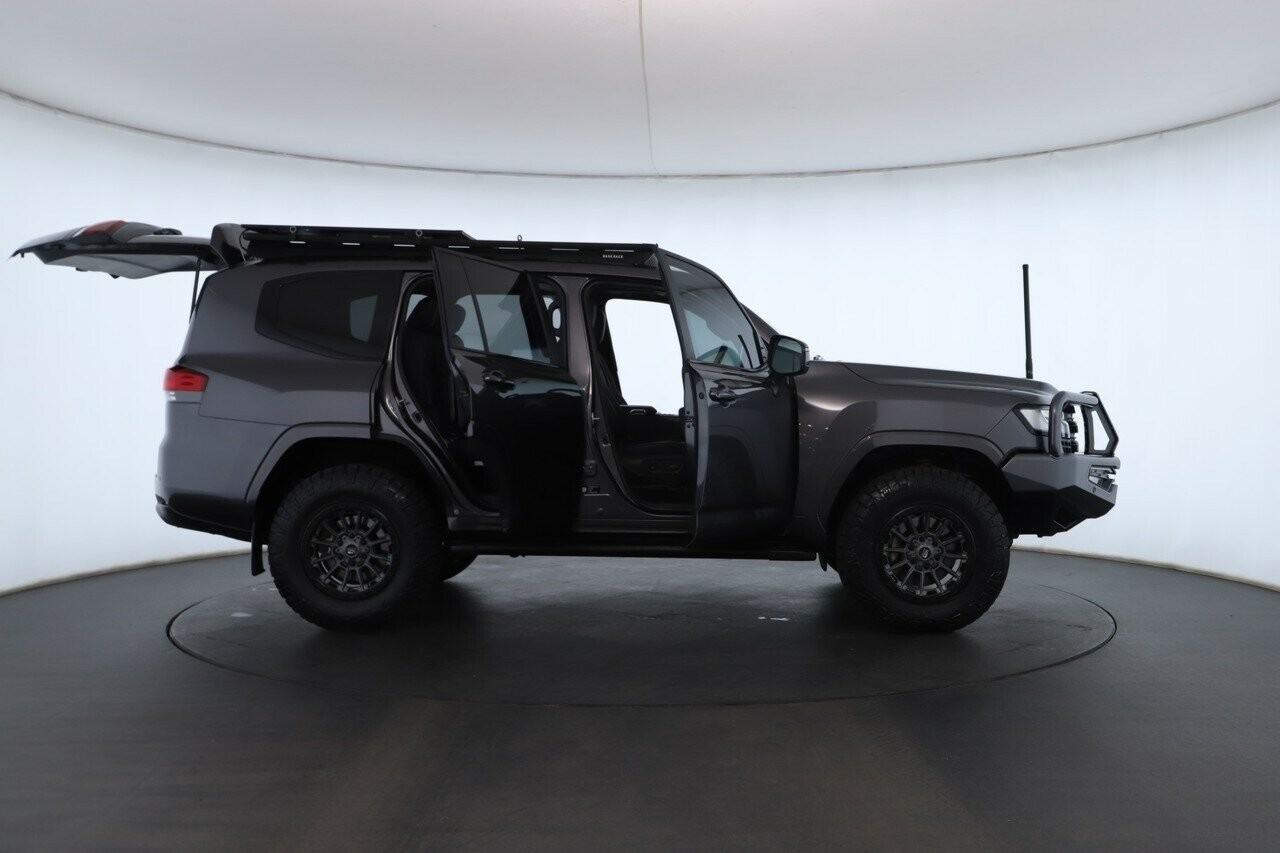 Toyota Landcruiser image 2