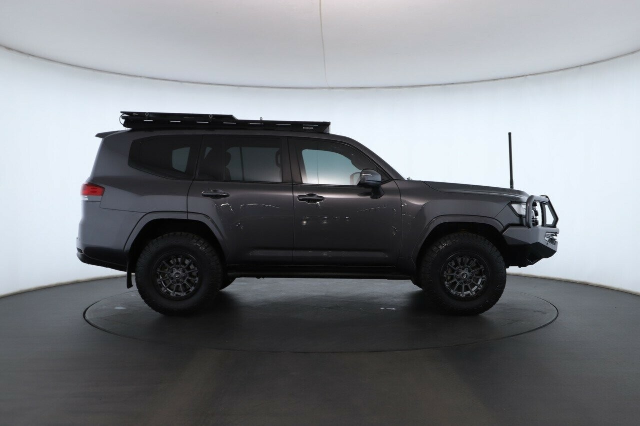 Toyota Landcruiser image 3