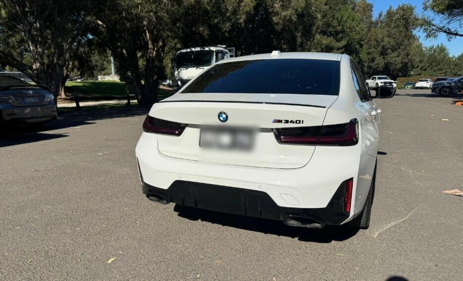 BMW 3 Series image 2