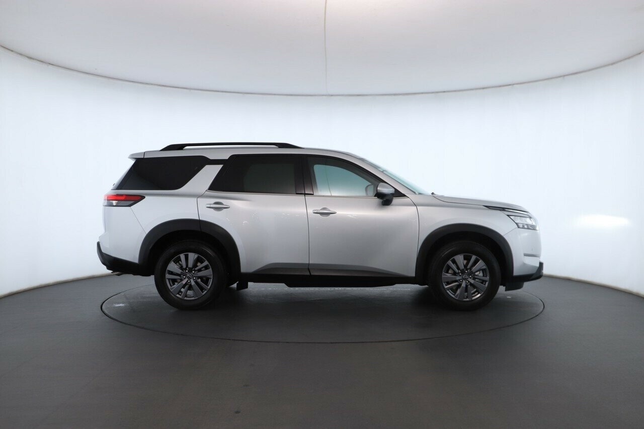 Nissan Pathfinder image 3