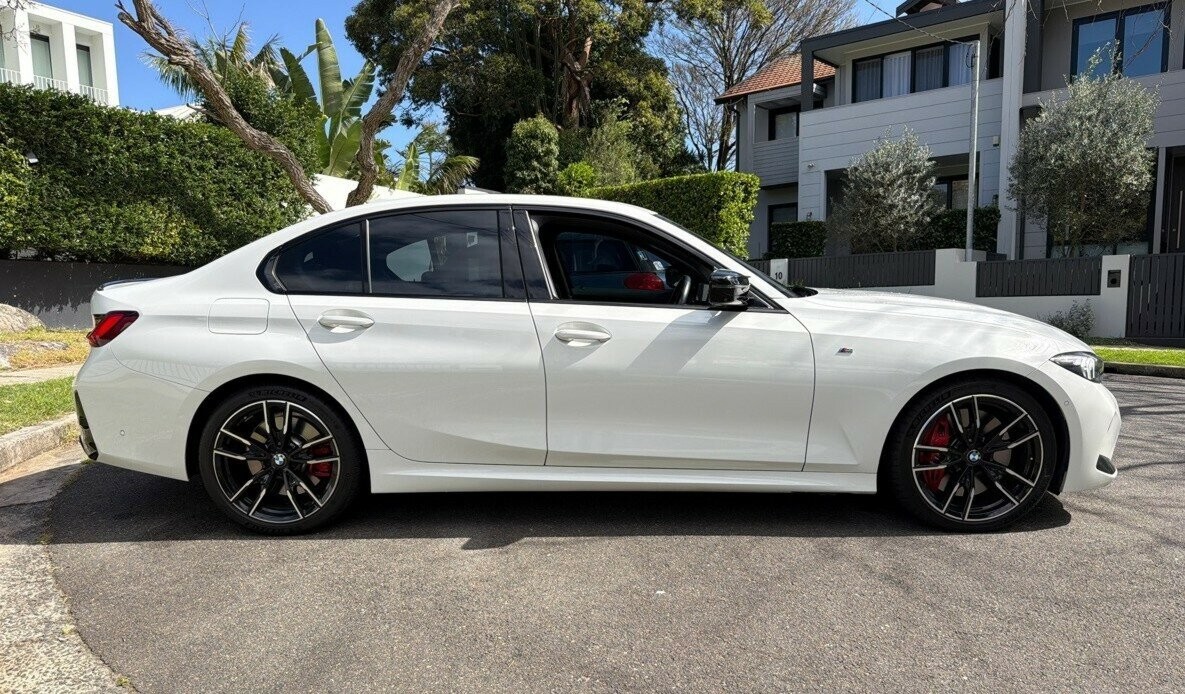 BMW 3 Series image 3