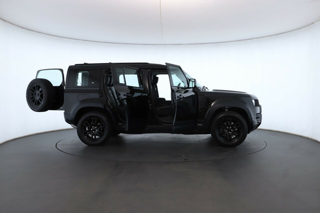 Land Rover Defender image 2