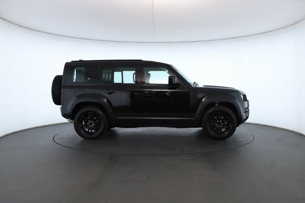 Land Rover Defender image 3