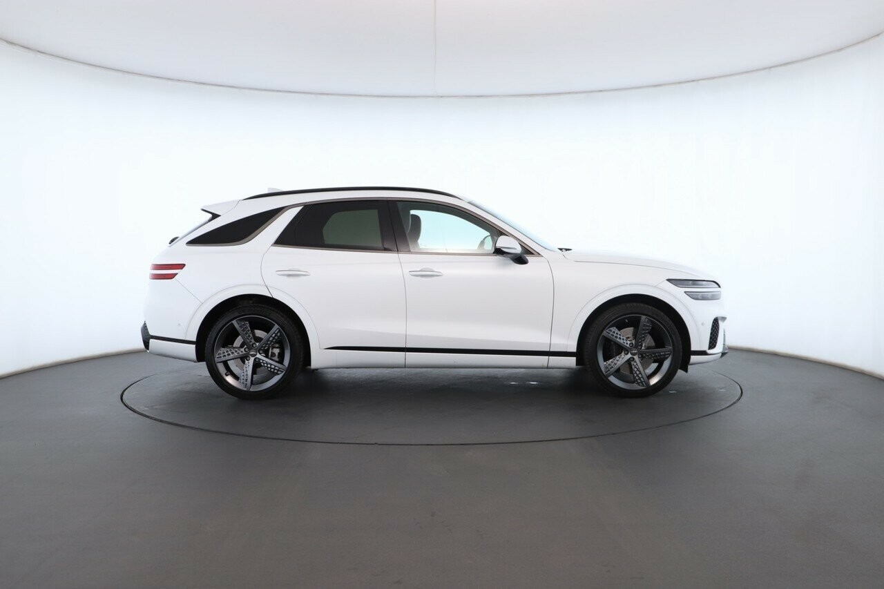Genesis Gv70 image 3