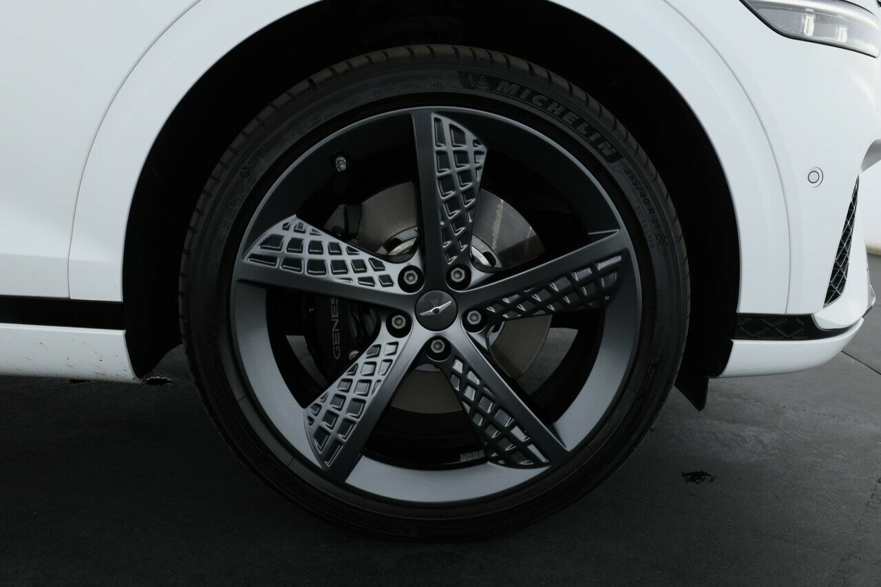 Genesis Gv70 image 4