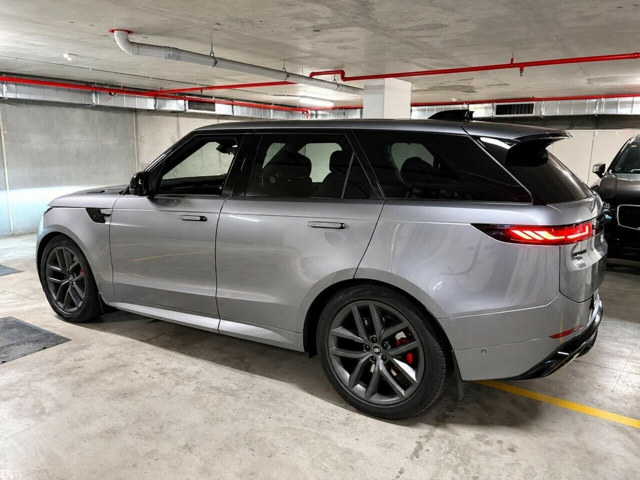 Land Rover Range Rover Sport image 2